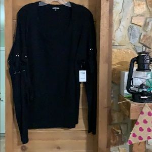 BlackSweater w/detachable sleeves&silver hardware